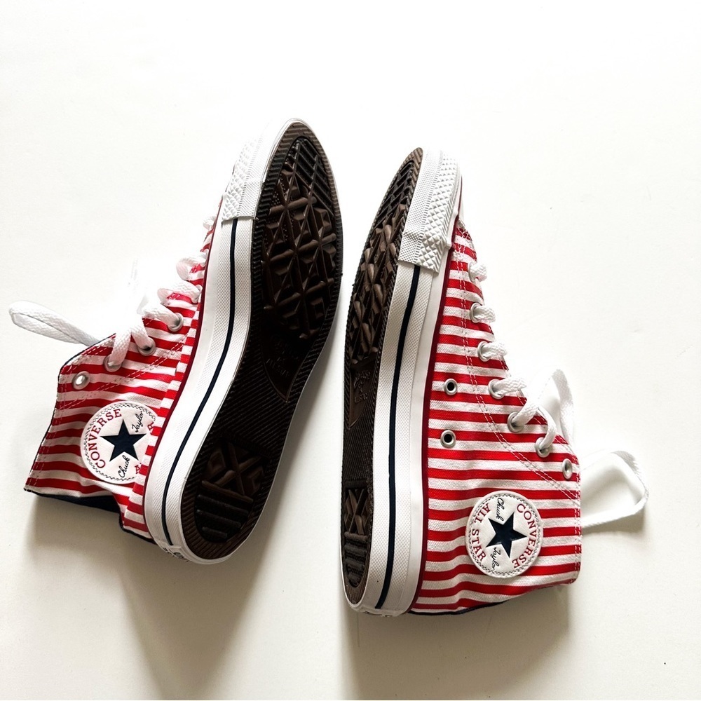 CONVERSE Women
Size 7.5 High Top Red White
Stars & Stripes Canvas Sneaker NWOT - Picture 7 of 9